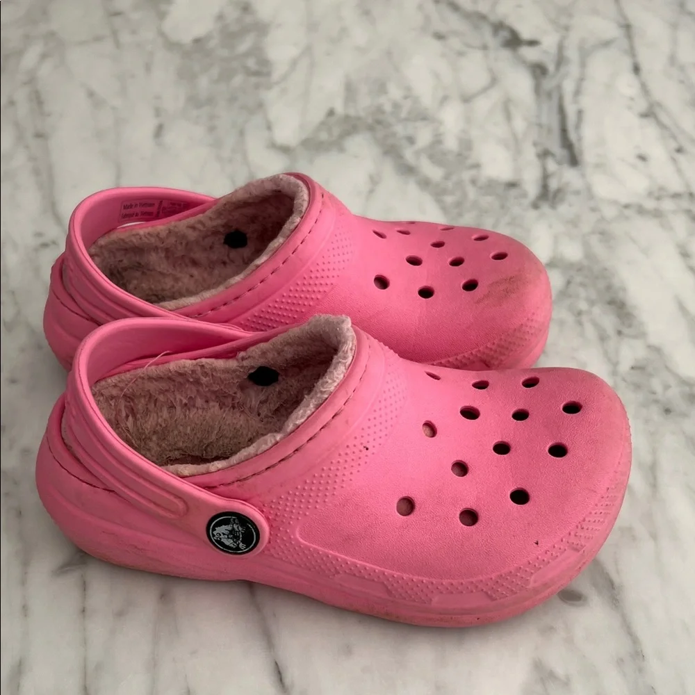 CROCS Kids Slippers in Vibrant Pink with Fleece Lining
